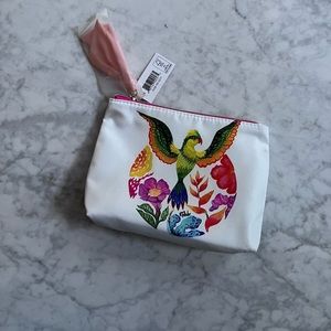 🌵 SOLD FREE WITH PURCHASE - Gorgeous NWT ESTEE LAUDER Small Cosmetic Bag